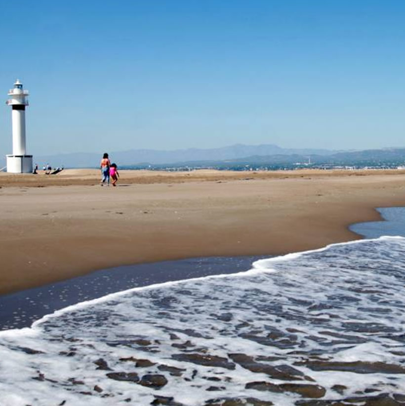 Pointe et phare del Fangar proches de la location ampolla, groom service delta, service aux vacanciers, Delta de l'Ebre